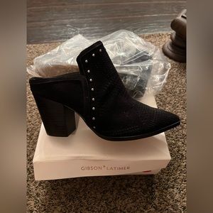 BNIB Gibson Latimer Mules.   Size 7.5